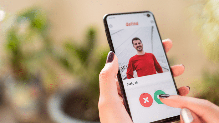 La IA transforma las aplicaciones de citas: Tinder y Hinge a la vanguardia