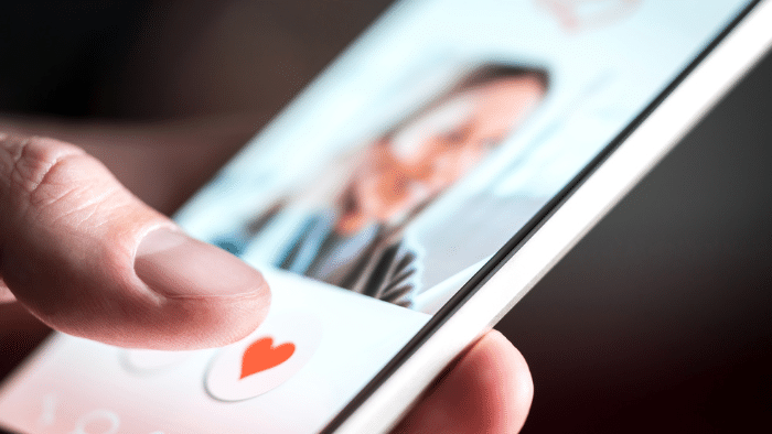 La IA transforma las aplicaciones de citas: Tinder y Hinge a la vanguardia