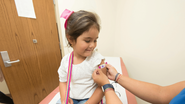 Vacunas infantiles: caída global amenaza metas de salud al 2030