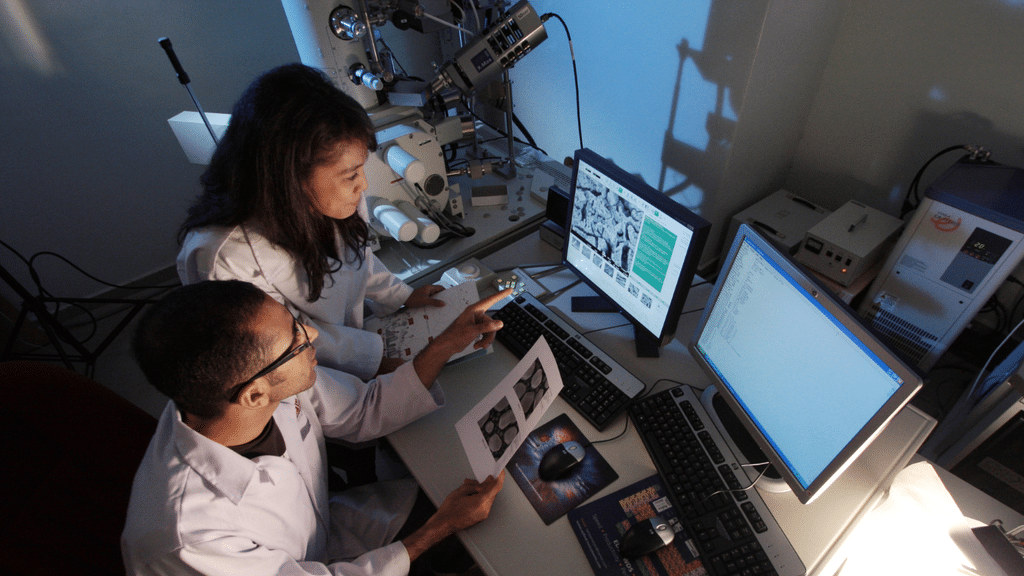 financiación científica, ciencia en Estados Unidos, política científica, revisión por pares, peer review, investigación científica, fondos federales, NIH, NSF, OMB, colaboración científica, ciencia y política, Estados Unidos, DatoCiencia