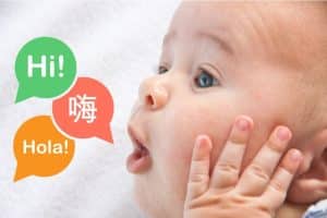 Lengua que oyen los bebés en el útero da forma a su cerebro