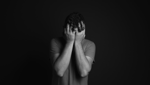 Dispositivo de estimulación cerebral mejora síntomas de depresión